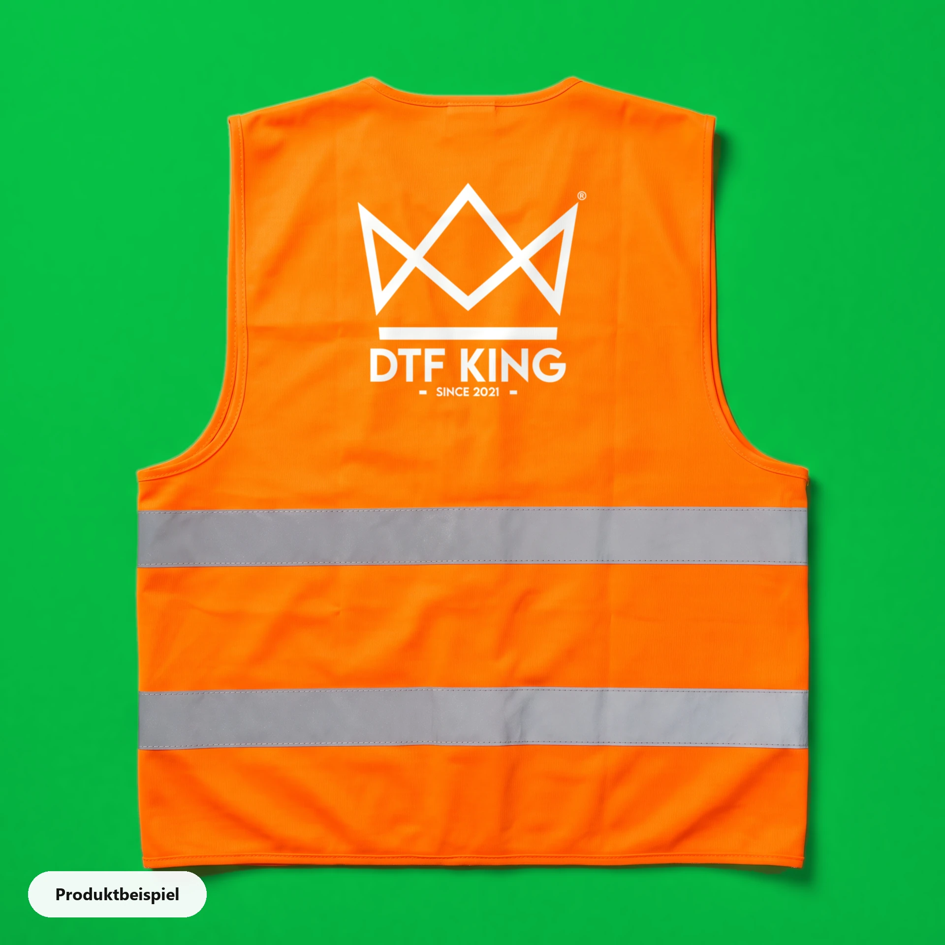 Orange Warnweste von hinten mit weißem Logo, gedruckt mit Blockout-DTF-Transfer