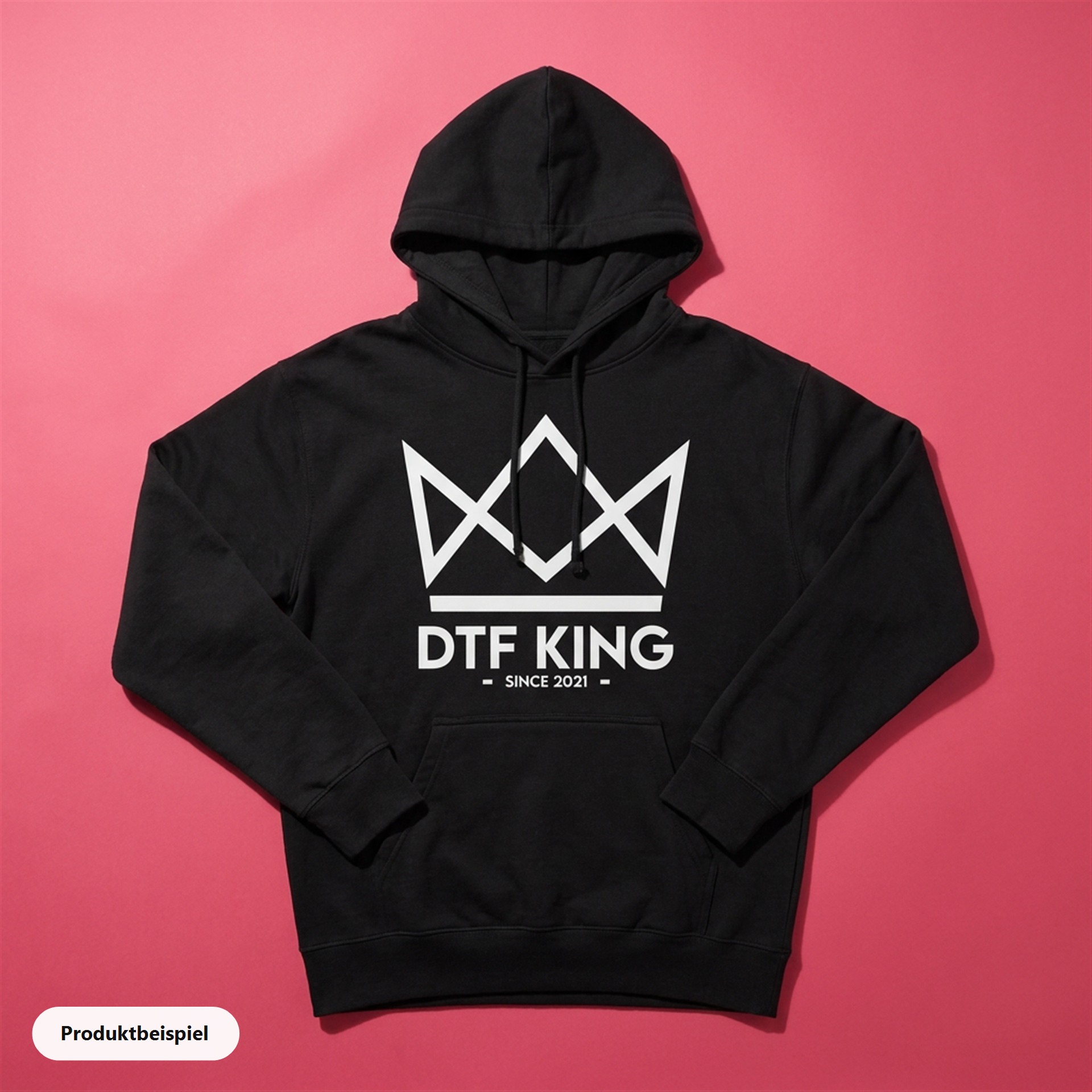 Schwarzer Hoodie mit weißem DTF-Transfer Druck, Produktbeispiel