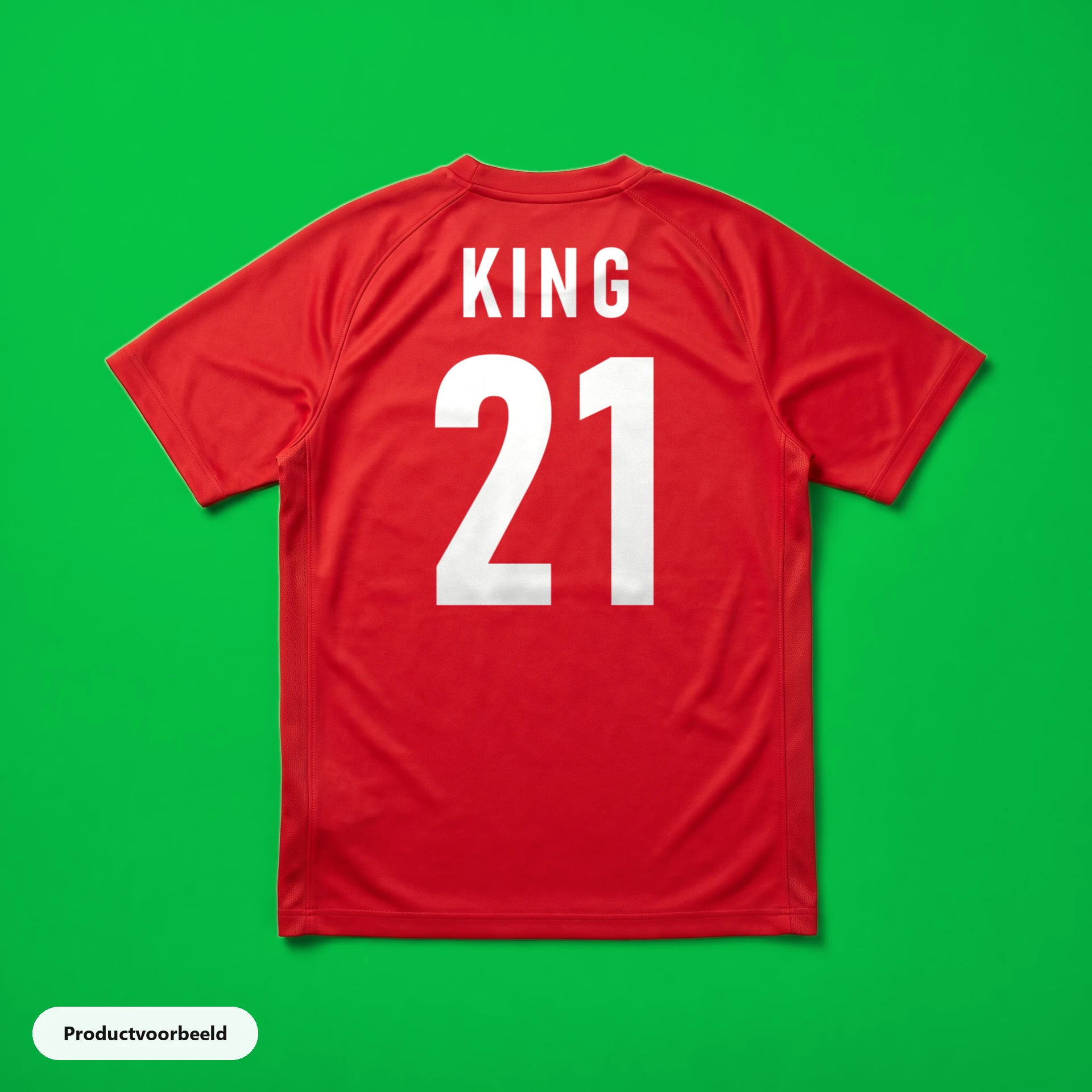 Rood sportshirt van polyester van achteren met witte naam en rugnummer, bedrukt met Blockout-DTF-transfer